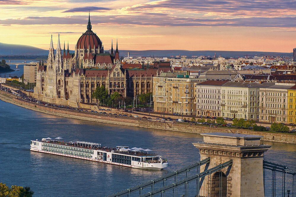 difference between amawaterways and viking river cruises