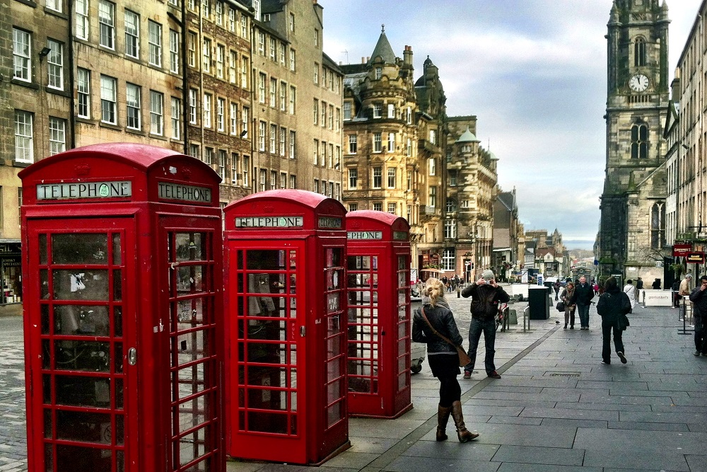 The Royal Mile street in the old town of Edinburgh, Scotland.