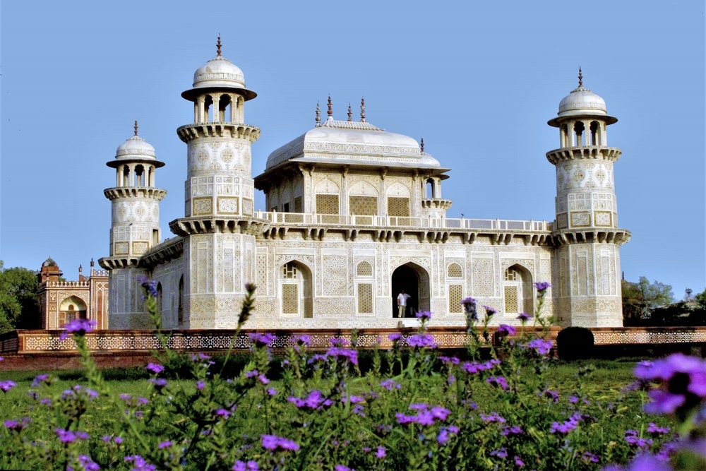 Itmad-Ud-Daulah's tomb in Agra, Uttar Pradesh, India.